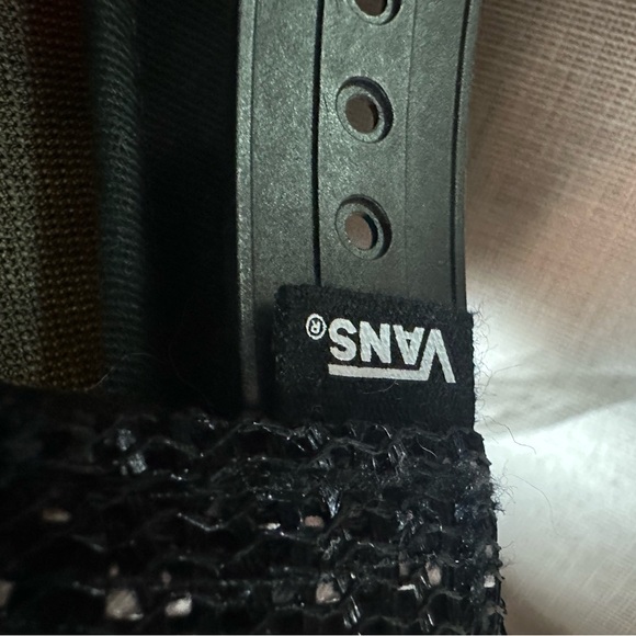 Vans Black Hat with Red Roses and Checkered Pattern - Picture 10 of 12